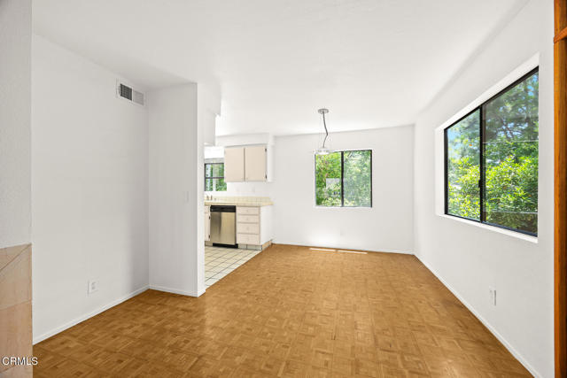 Detail Gallery Image 7 of 27 For 441 Maple Way #6,  Pasadena,  CA 91101 - 2 Beds | 2/1 Baths