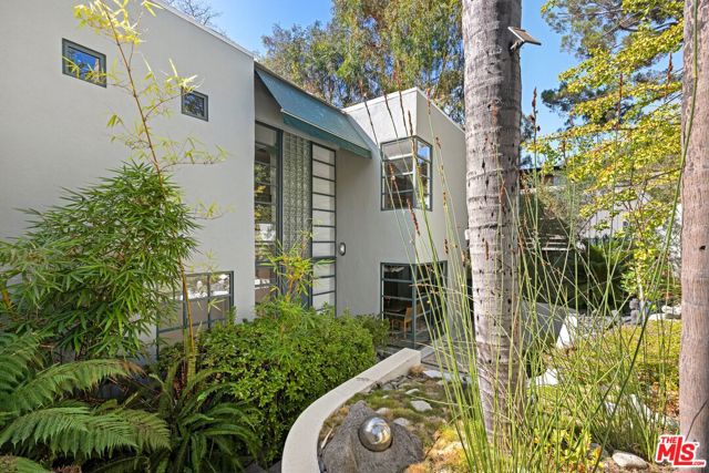 2477 Canyon Oak Drive, Los Angeles CA: https://media.crmls.org/mediaz/0f5152ef-5938-4c8e-b9fb-97d8c0c4e85b.jpg
