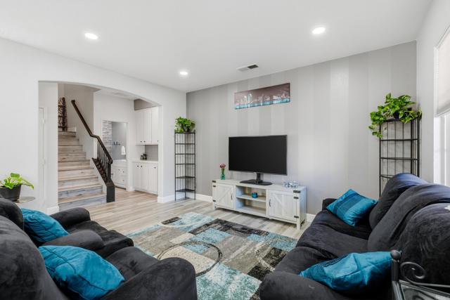 Detail Gallery Image 8 of 37 For 1925 Impressionist Dr #3,  Chula Vista,  CA 91913 - 3 Beds | 2/1 Baths