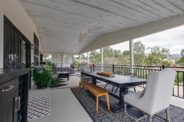 19950 Elfin Forest Ln, Escondido CA: https://media.crmls.org/mediaz/0f519182-1ec7-43bf-ba49-fe63581e1cb7.jpg