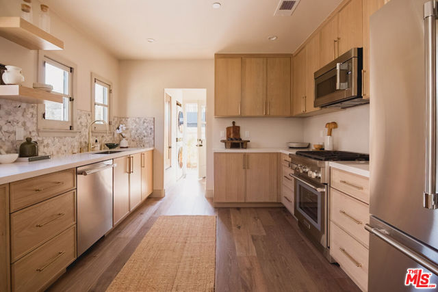 11026 Hortense Street, North Hollywood CA: https://media.crmls.org/mediaz/0f5239c3-7ea9-4307-a71c-cc1064616004.jpg
