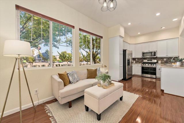 896 Towne Drive, Milpitas CA: https://media.crmls.org/mediaz/0f52e8bb-534e-4a5e-94b7-248d8272e8aa.jpg