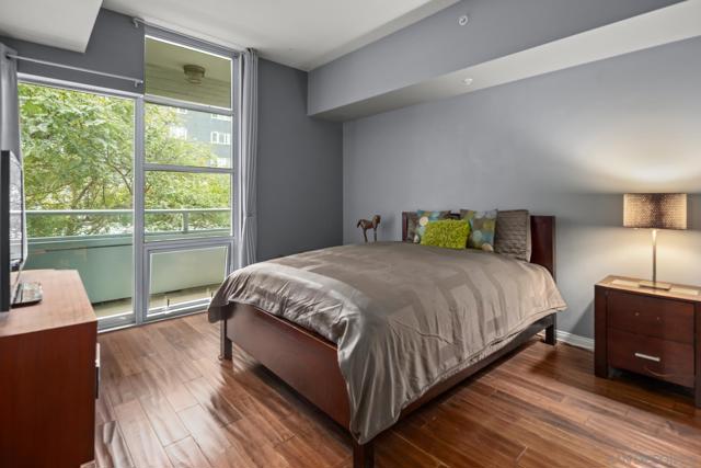 206 Park Blvd, San Diego CA: https://media.crmls.org/mediaz/0f5362b0-13fc-4500-b3d0-7dcce466dc25.jpg