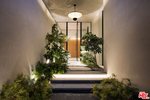 1616 Rising Glen Road, Los Angeles CA: https://media.crmls.org/mediaz/0f538163-b99d-4bc3-ab91-e37eaf441b87.jpg