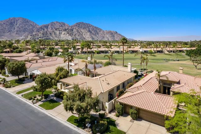 80080 Riviera, La Quinta CA: https://media.crmls.org/mediaz/0f541ce4-35c0-43f1-94a3-04bc21d806eb.jpg