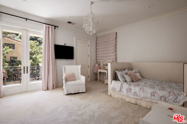 Drew Fenton | 1160 Chantilly Road Los Angeles CA | MLS: 7326757