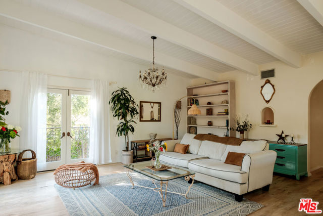 21316 Encina Road, Topanga CA: https://media.crmls.org/mediaz/0f546cdf-fa28-4098-82dc-96d722f4ad6d.jpg