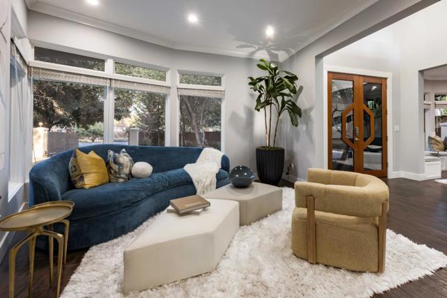 706 N San Antonio Road, Los Altos CA: https://media.crmls.org/mediaz/0f548a6d-cd99-44b1-bf31-54efeca86371.jpg