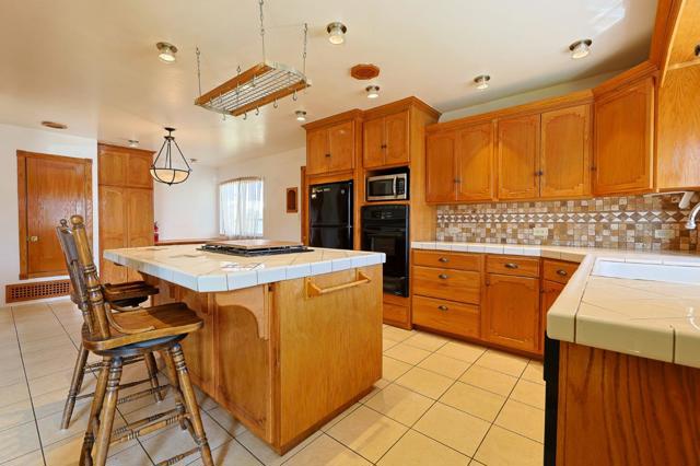 216 Crescent, Salinas CA: https://media.crmls.org/mediaz/0f5496df-3616-466f-b618-68aa84660beb.jpg