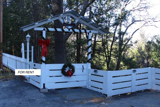 23984 SKYLAND DR, Crestline CA: https://media.crmls.org/mediaz/0f5498e5-1e35-4edf-be58-22248e91c2a0.jpg
