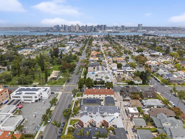 717 C Ave, Coronado CA: https://media.crmls.org/mediaz/0f555255-5d48-40d9-ba94-764563639b27.jpg