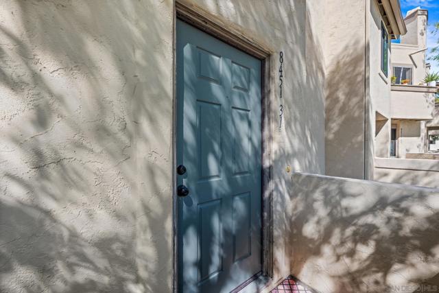8451 Via Mallorca Unit 31, La Jolla CA: https://media.crmls.org/mediaz/0f55615c-fab9-4a5d-bb89-b7a777fbab1d.jpg