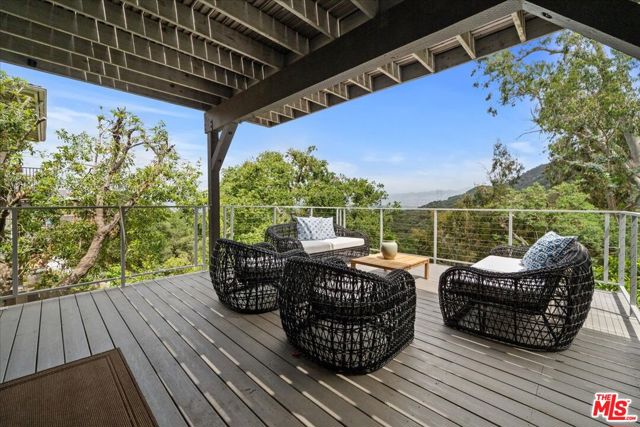 3074 Lake Hollywood Drive, Los Angeles CA: https://media.crmls.org/mediaz/0f55ed4b-1c3c-40e4-9cf9-cfdf8586acca.jpg