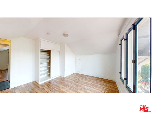 45 Breeze Avenue, Venice CA: https://media.crmls.org/mediaz/0f563c2c-2d65-4923-b16b-c0ad28382583.jpg