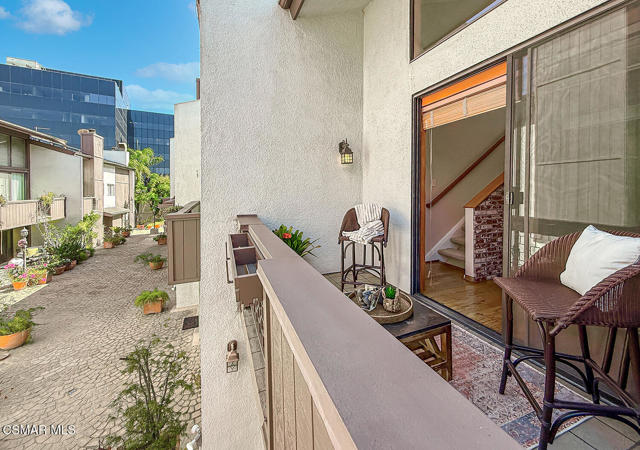 16030 Moorpark Street, Encino CA: https://media.crmls.org/mediaz/0f568725-4c89-46c4-ade2-f75f94e96372.jpg