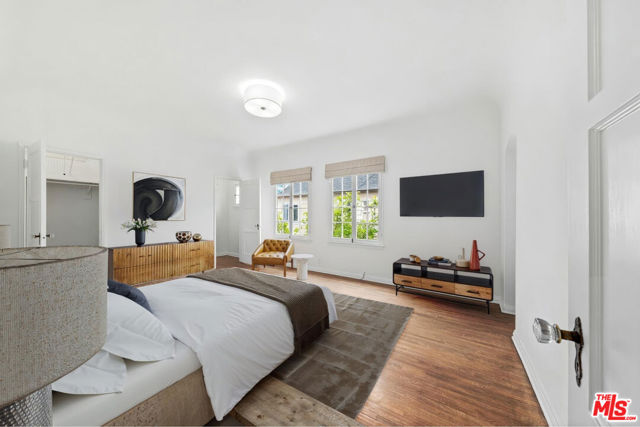6427 1/2 Orange Street, Los Angeles CA: https://media.crmls.org/mediaz/0f56a80d-fbd5-404c-9c8a-3fe314708d3e.jpg