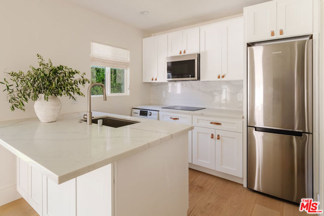 4508 Vesper Avenue, Sherman Oaks CA: https://media.crmls.org/mediaz/0f57ee93-e712-4f6d-8c00-9c5103b4b972.jpg