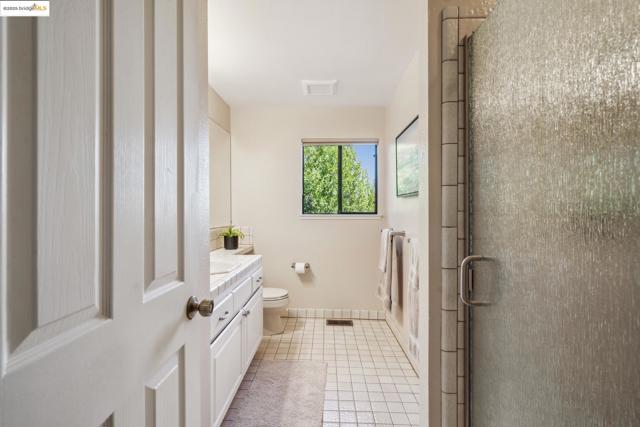 1037 Silverhill Dr, Lafayette CA: https://media.crmls.org/mediaz/0f580627-ace7-415d-b0e5-5cf5696f663c.jpg