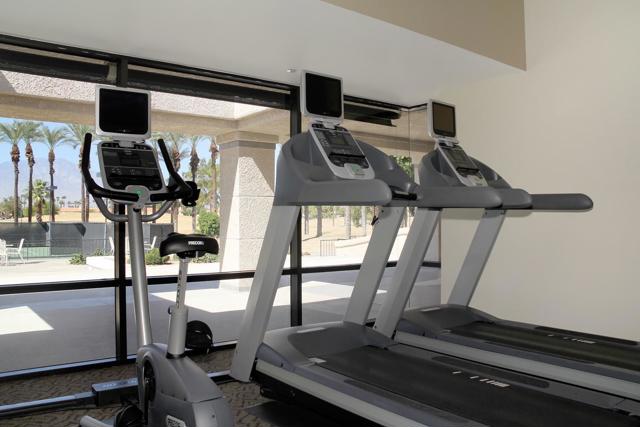 182 Desert Falls Circle, Palm Desert CA: https://media.crmls.org/mediaz/0f58f484-20d9-4806-bca1-69cb599bb6ea.jpg