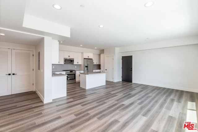 857 N Hayworth Avenue, Los Angeles CA: https://media.crmls.org/mediaz/0f594416-8fdd-4794-8ef9-2e45774fdbcb.jpg