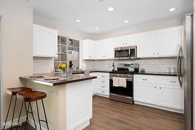 1012 Pan Court, Newbury Park CA: https://media.crmls.org/mediaz/0f595328-80d2-4f10-90cf-e1a8e83d32dd.jpg