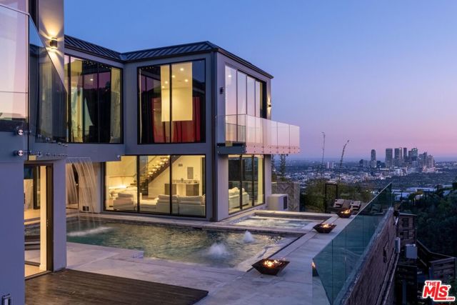 1565 Haslam Terrace, Los Angeles CA: https://media.crmls.org/mediaz/0f59f98c-d052-4618-9495-48eaed7236be.jpg