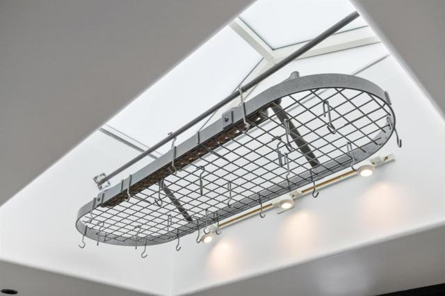 555 Laurel Avenue, San Mateo CA: https://media.crmls.org/mediaz/0f5a2ebb-068f-41af-abd7-5b4ca94fd904.jpg