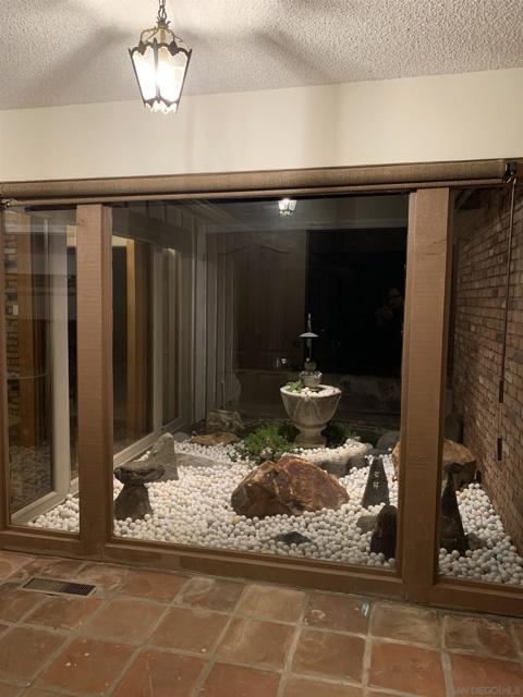 9109 Huntley Road, Fallbrook CA: https://media.crmls.org/mediaz/0f5a4b68-58f5-4d5a-9054-496c3cdaf70e.jpg
