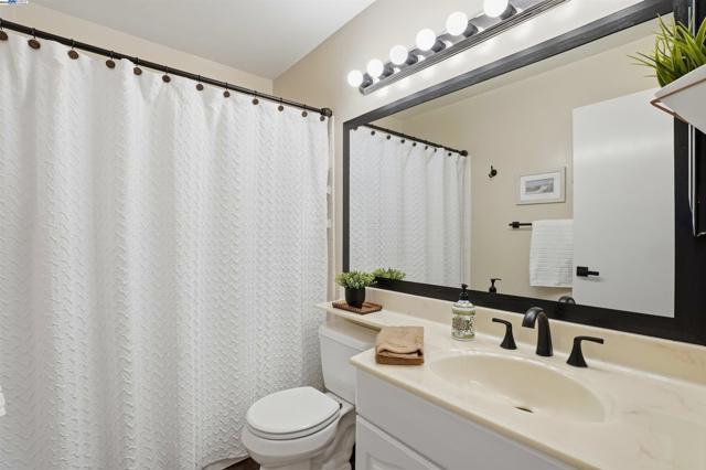 4490 Buckthorn Ct, Concord CA: https://media.crmls.org/mediaz/0f5a7dcb-be52-4104-bd7b-2816cdee5127.jpg