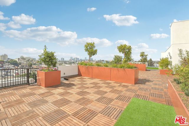 222 N Alvarado, Los Angeles CA: https://media.crmls.org/mediaz/0f5abda1-26fa-4551-8f16-025352203ca4.jpg