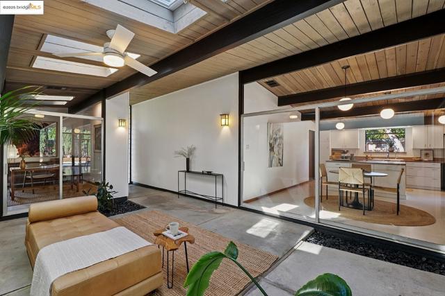 4020 Salem ST, Concord CA: https://media.crmls.org/mediaz/0f5b088f-efc0-43ef-a05b-b58765a42ba8.jpg
