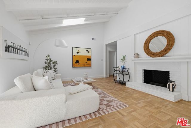 864 Bienveneda Avenue photo 4