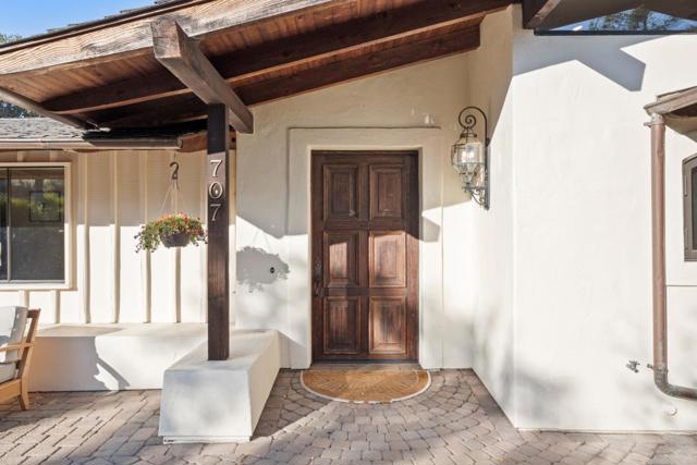 707 Vista Drive, Redwood City CA: https://media.crmls.org/mediaz/0f5b397a-1abb-459e-827b-05fd2e1009c7.jpg