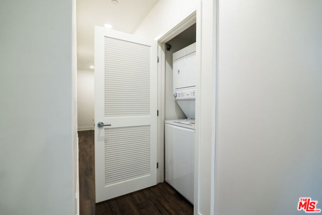 1223 Wellesley Avenue, Los Angeles CA: https://media.crmls.org/mediaz/0f5b8e19-50bc-4ef9-a20f-6bbee803a90a.jpg