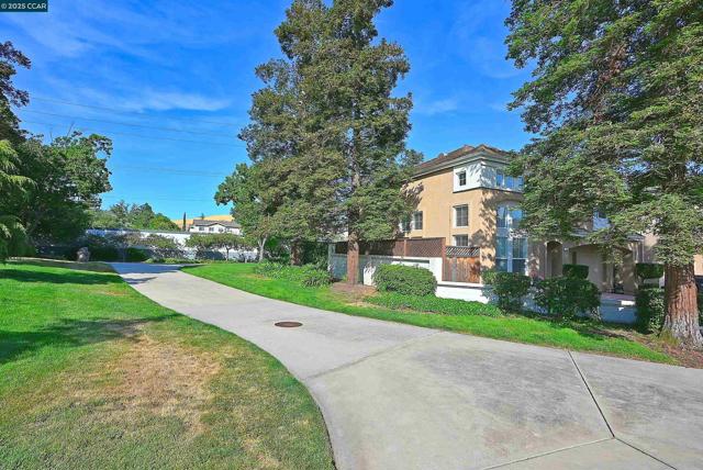 230 Triana Way, San Ramon CA: https://media.crmls.org/mediaz/0f5cb5f8-6963-4c86-9bd3-6ccb7ef16eec.jpg