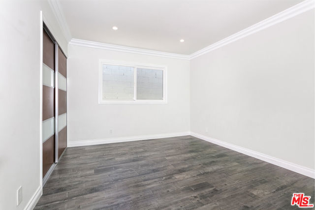 7001 Beckett Street, Tujunga CA: https://media.crmls.org/mediaz/0f5cb63e-ac18-4559-9767-89f35f70a361.jpg