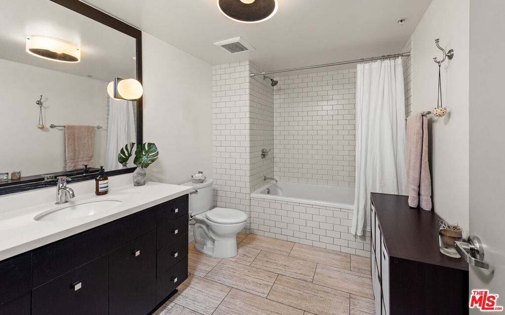 527 Molino Street 201