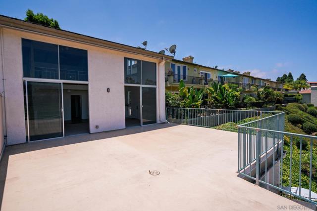 2544 Navarra Rd, Carlsbad CA: https://media.crmls.org/mediaz/0f5d1591-18e8-4bf5-b94f-0f8ecb90f263.jpg