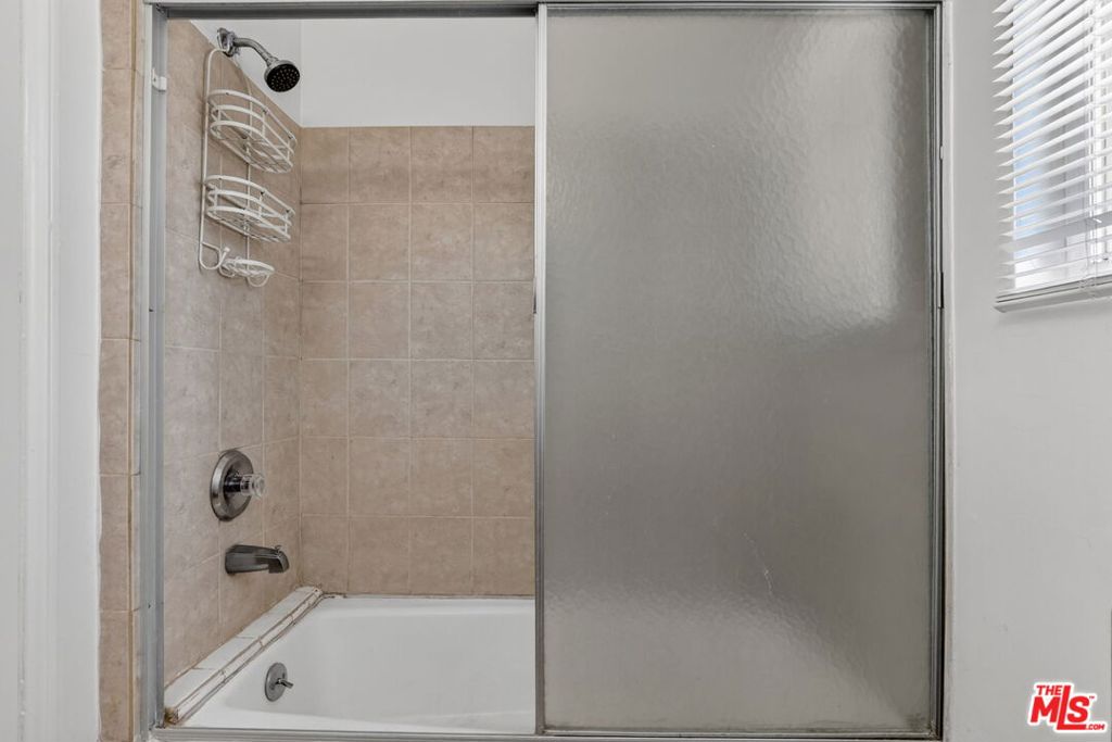https://media.crmls.org/mediaz/0f5d3b7c-cc91-4065-b2c5-2597fbbba776.jpg?preset=X-Large