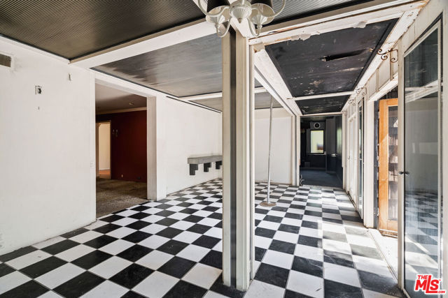 7319 Woodrow Wilson Drive, Los Angeles CA: https://media.crmls.org/mediaz/0f5d4682-2904-4ee5-913c-c6884c0e0be8.jpg