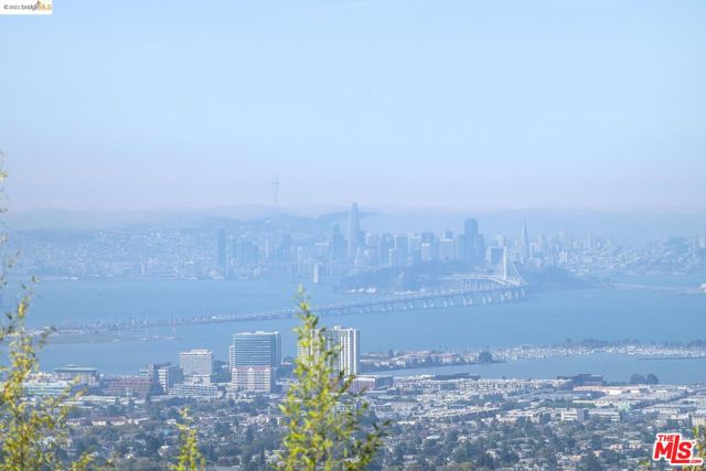 436 Panoramic Way, Berkeley CA: https://media.crmls.org/mediaz/0f5d5369-3261-4760-a101-b0ab7458c8af.jpg