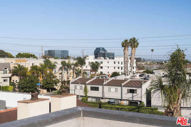 1752 Stoner Avenue, Los Angeles CA: https://media.crmls.org/mediaz/0f5d92e9-36c9-455d-b78f-3ab44a755129.jpg