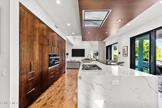31460 Glenbridge Road, Westlake Village CA: https://media.crmls.org/mediaz/0f5dc462-eb9a-4fdc-8aca-f15c71700519.jpg