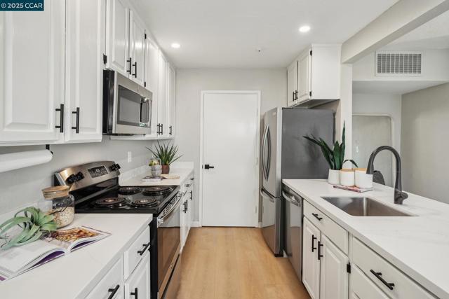 250 Ashley Circle, Danville CA: https://media.crmls.org/mediaz/0f5e98a8-fdd7-411f-b1ab-1b6a561c02d4.jpg