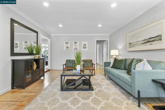 3348 Betty Ln, Lafayette CA: https://media.crmls.org/mediaz/0f5ece70-f58b-4f3d-a05c-22d9dbb26b06.jpg