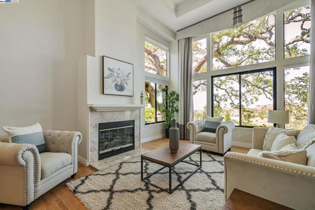 530 Oakshire Pl, Alamo CA: https://media.crmls.org/mediaz/0f5fba27-166d-40ba-bd83-56a2b9ce33aa.jpg