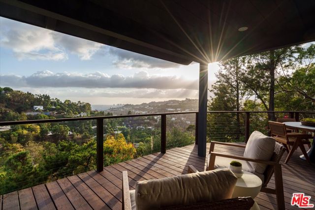 7420 Cervantes Place, Los Angeles CA: https://media.crmls.org/mediaz/0f5fd7d7-9f43-40e3-a95b-a76b2d180dfa.jpg