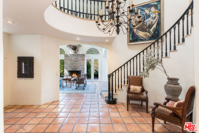 23407 W Copacabana Street, Malibu CA: https://media.crmls.org/mediaz/0f5fd82e-ae03-44ce-9994-f08080144bed.jpg