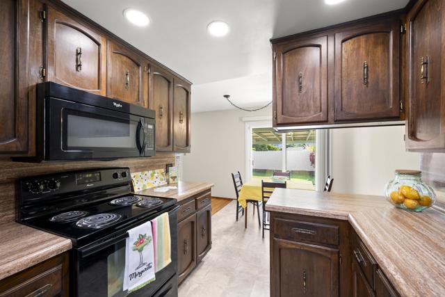 Detail Gallery Image 22 of 43 For 3812 Armstrong St, San Diego,  CA 92111 - 3 Beds | 2 Baths