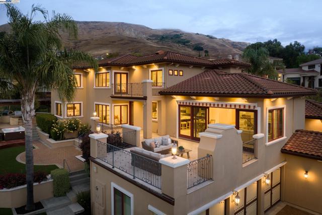 44506 Vista Grande Court, Fremont CA: https://media.crmls.org/mediaz/0f6065a1-ee57-432a-bf43-65ec3cd14063.jpg